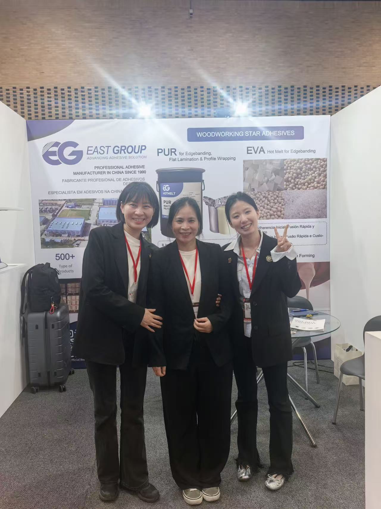 Derniers blogs de l'entreprise sur Élever la qualité du tapacantos: perspectives de notre exposition à Bogotá et le pouvoir des adhésifs EVA à froid avancés